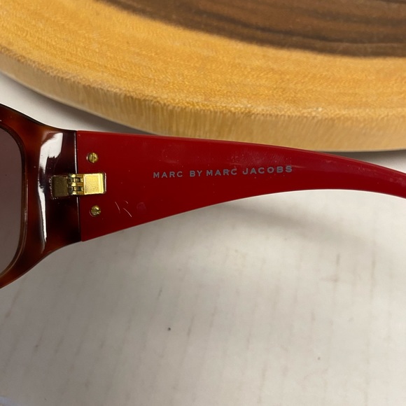 Marc by Marc Jacobs Oversized Sunglasses - Picture 9 of 9